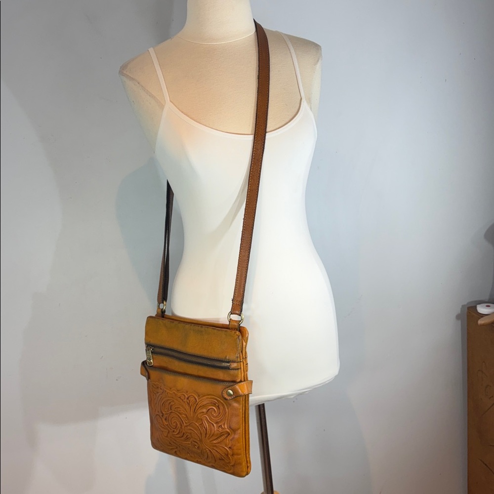 PATRICIA NASH Prizzi Tooled Leather Crossbody Bag - Picture 11 of 16